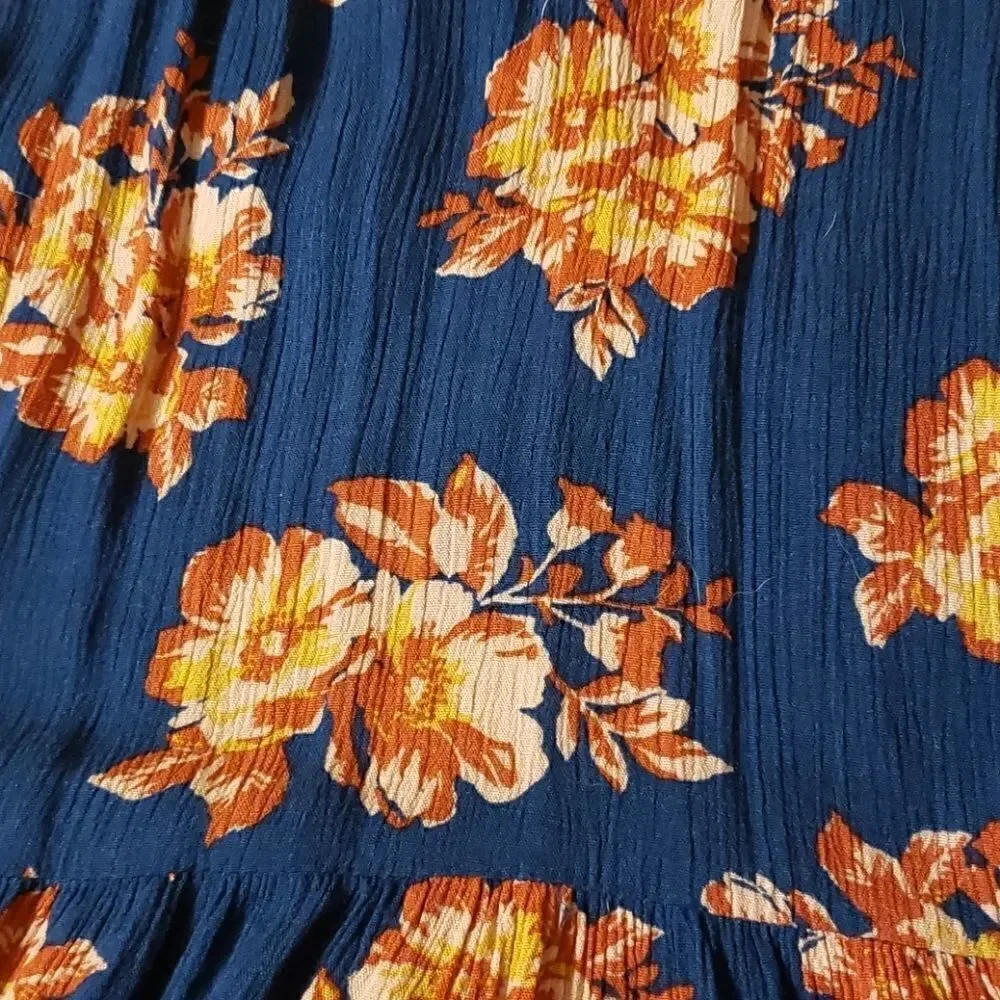 𝅺CAPE Juby Dress. Junior. Medium. Navy floral print